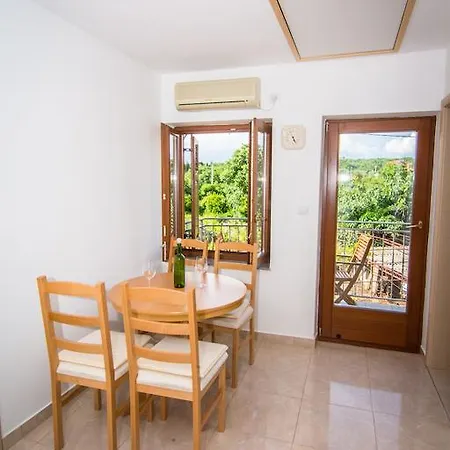 Holiday Home Dubi Kornić Pokoj fotografie